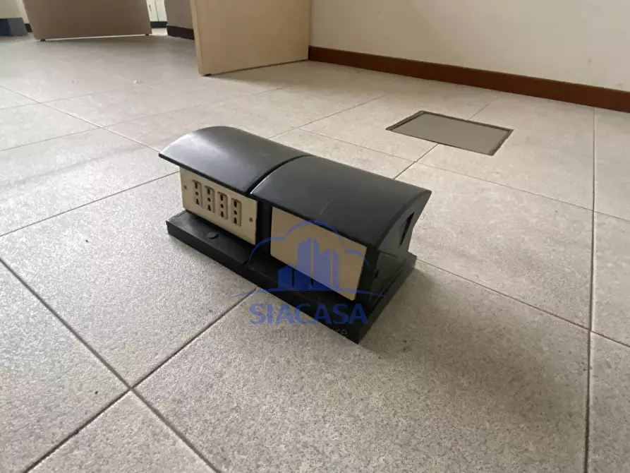 Immagine 19 di Ufficio in vendita  a Arcore