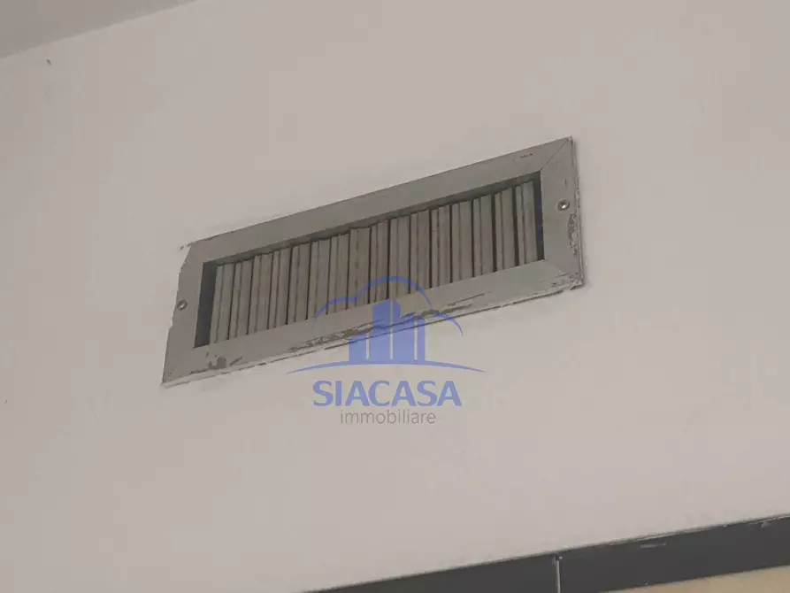 Immagine 21 di Ufficio in vendita  a Arcore