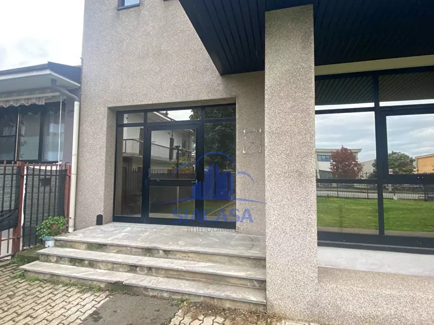 Immagine 27 di Ufficio in vendita  a Arcore