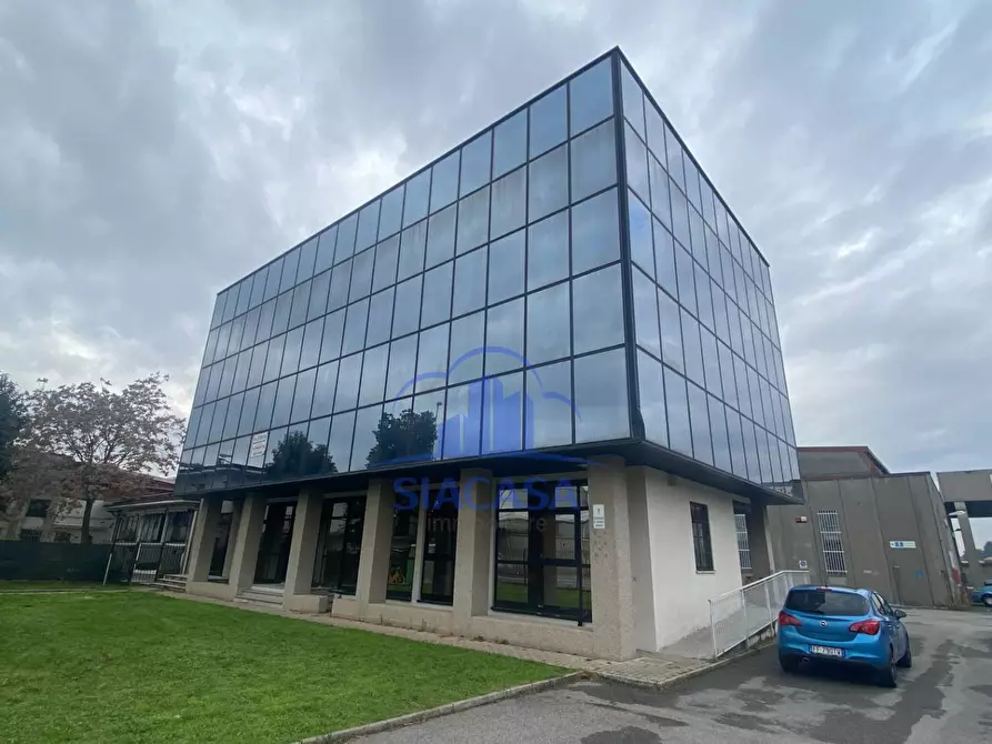 Immagine 28 di Ufficio in vendita  a Arcore