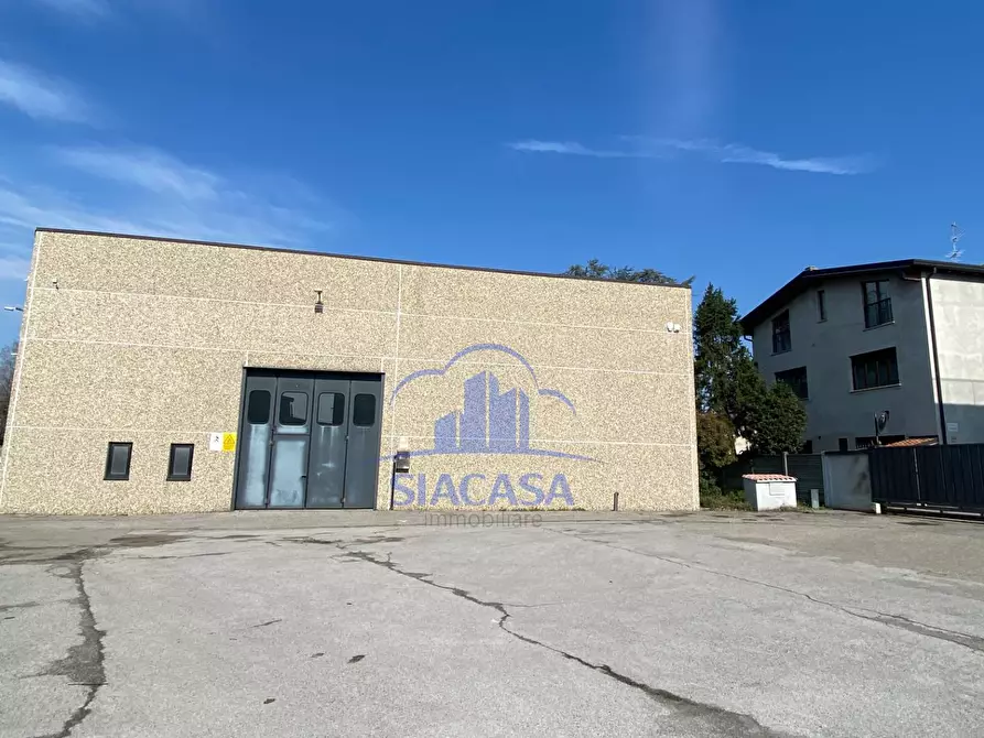 Immagine 2 di Capannone industriale in vendita  a Desio