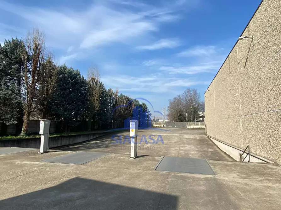 Immagine 3 di Capannone industriale in vendita  a Desio