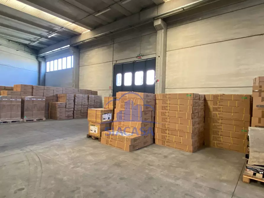 Immagine 8 di Capannone industriale in vendita  a Desio