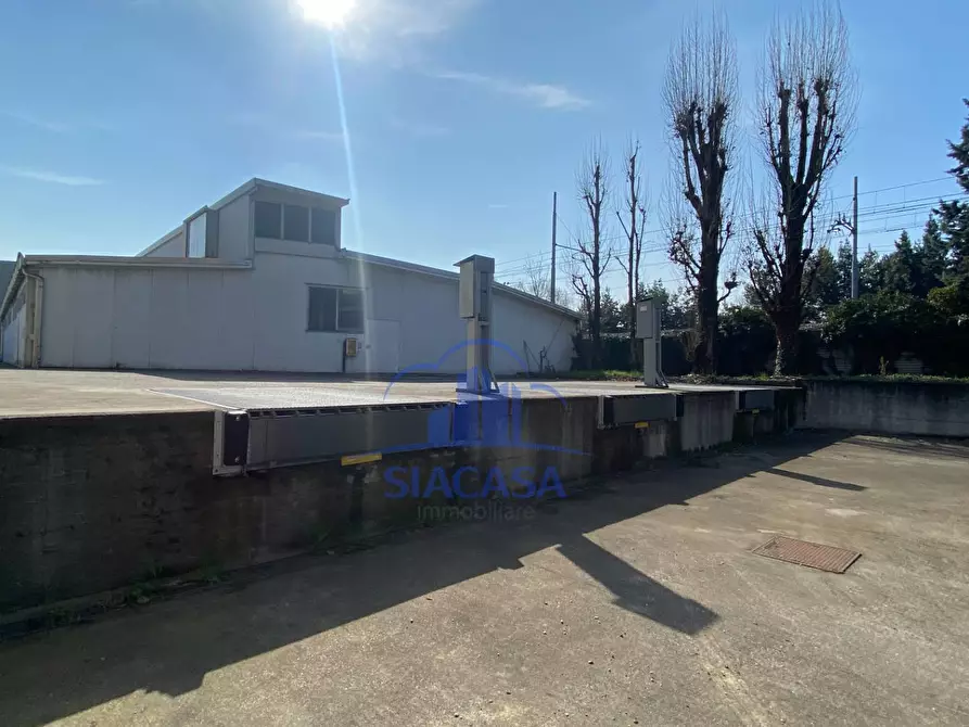 Immagine 10 di Capannone industriale in vendita  a Desio
