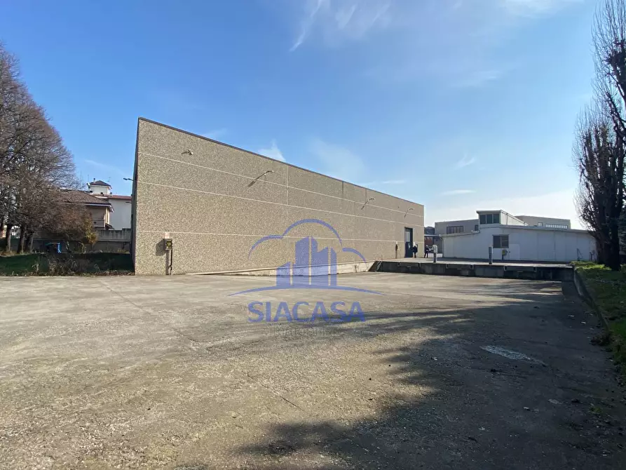 Immagine 11 di Capannone industriale in vendita  a Desio