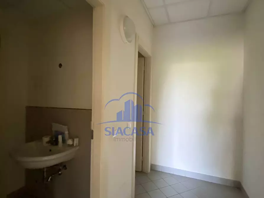 Immagine 6 di Ufficio in affitto  a Inzago