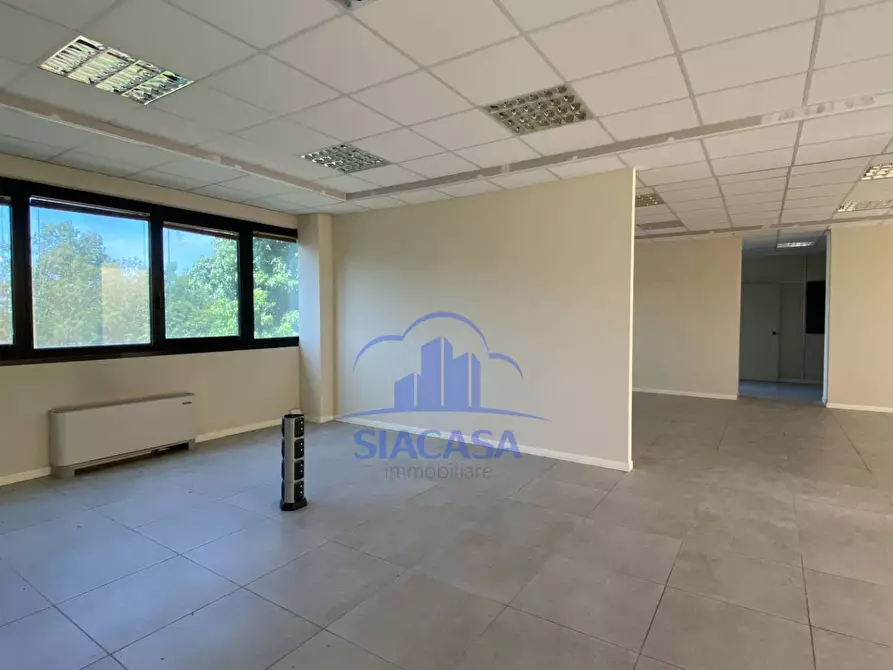 Immagine 13 di Ufficio in affitto  a Inzago
