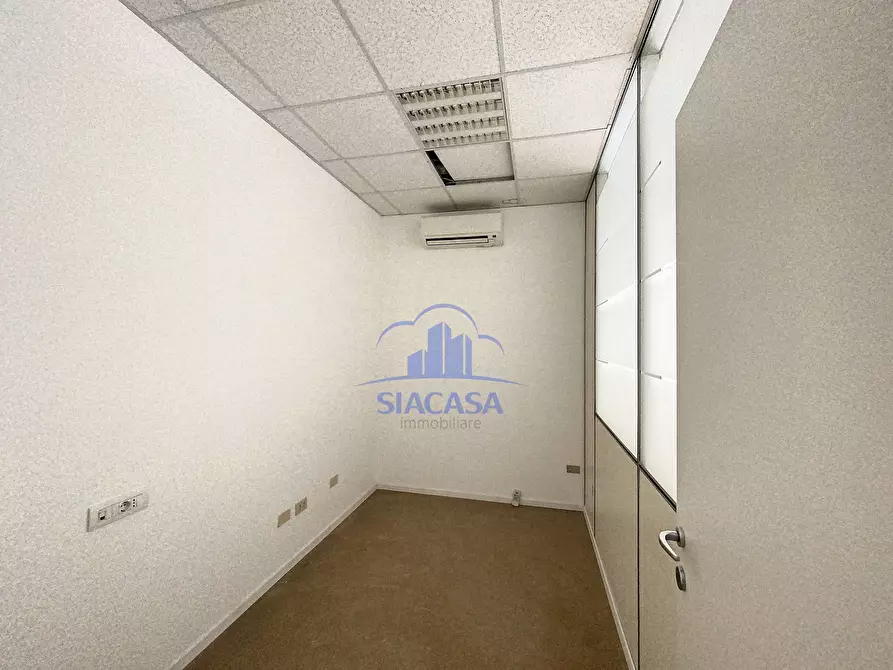 Immagine 8 di Ufficio in affitto  a Trezzo Sull'adda