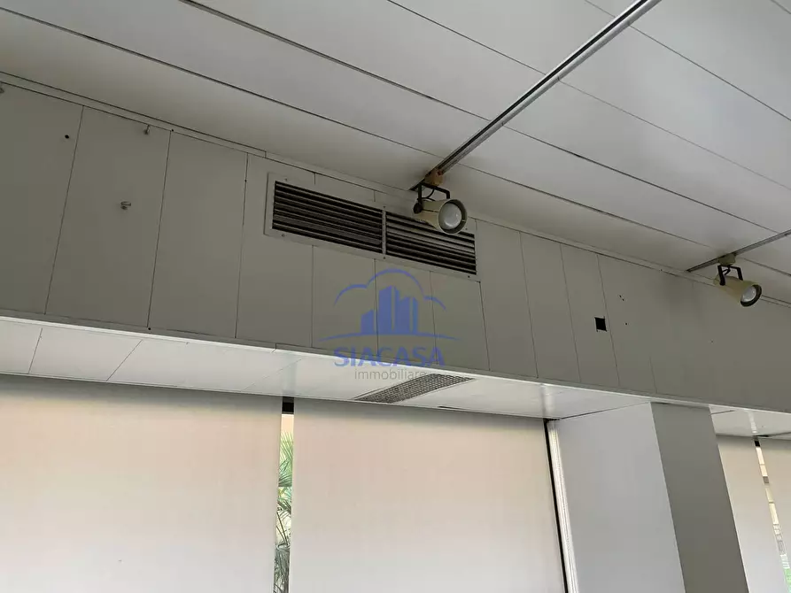 Immagine 6 di Negozio in affitto  a Trezzo Sull'adda