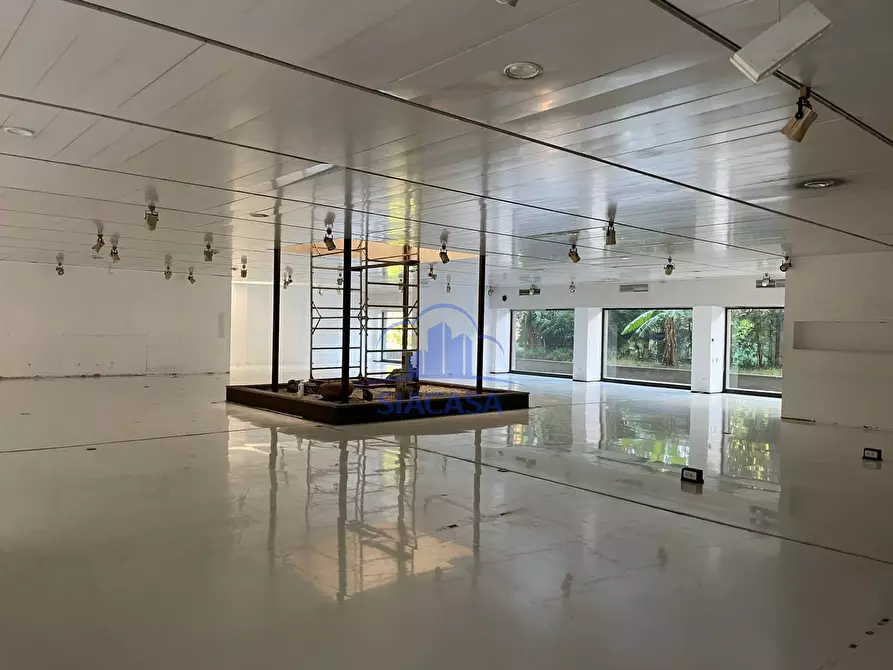 Immagine 10 di Negozio in affitto  a Trezzo Sull'adda