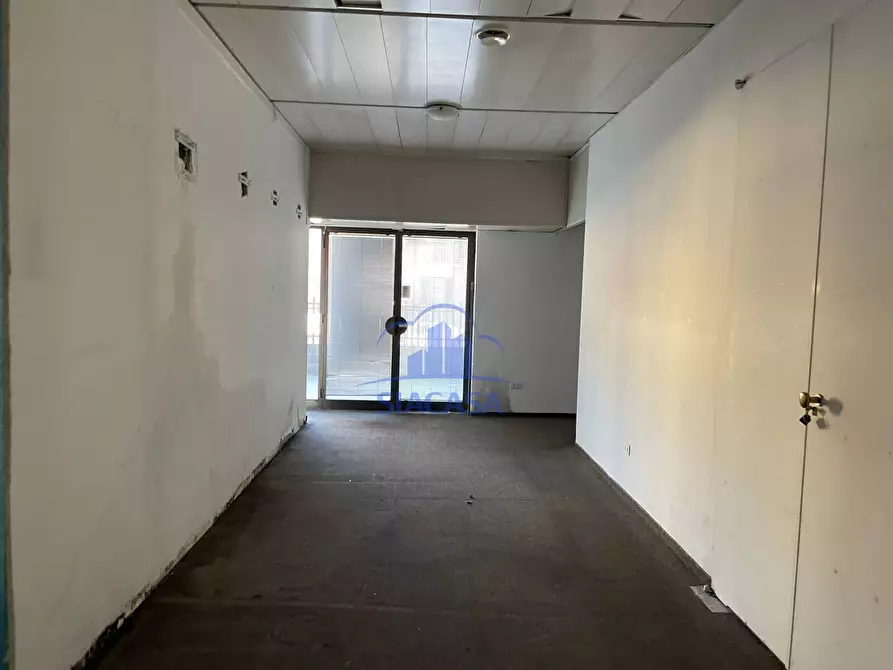 Immagine 11 di Negozio in affitto  a Trezzo Sull'adda