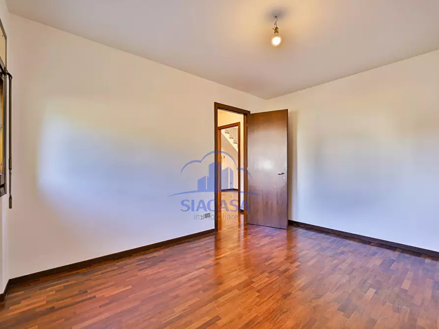 Immagine 20 di Appartamento in vendita  in Ugo Foscolo a Lesmo