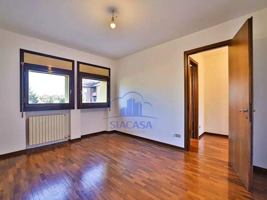 Immagine 21 di Appartamento in vendita  in Ugo Foscolo a Lesmo