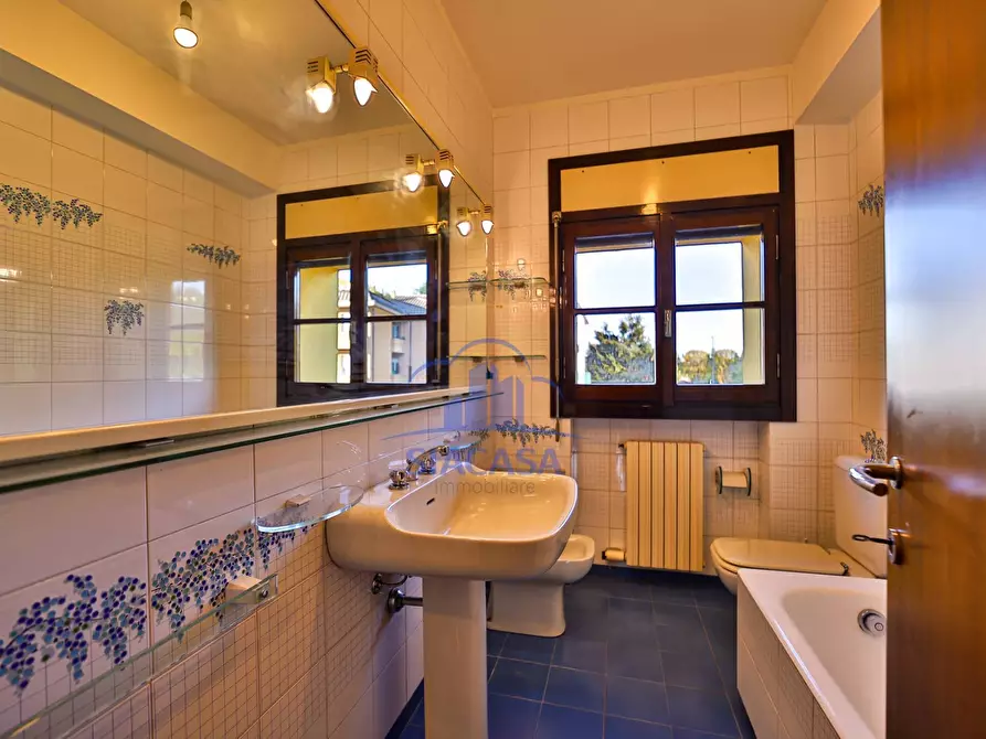 Immagine 22 di Appartamento in vendita  in Ugo Foscolo a Lesmo