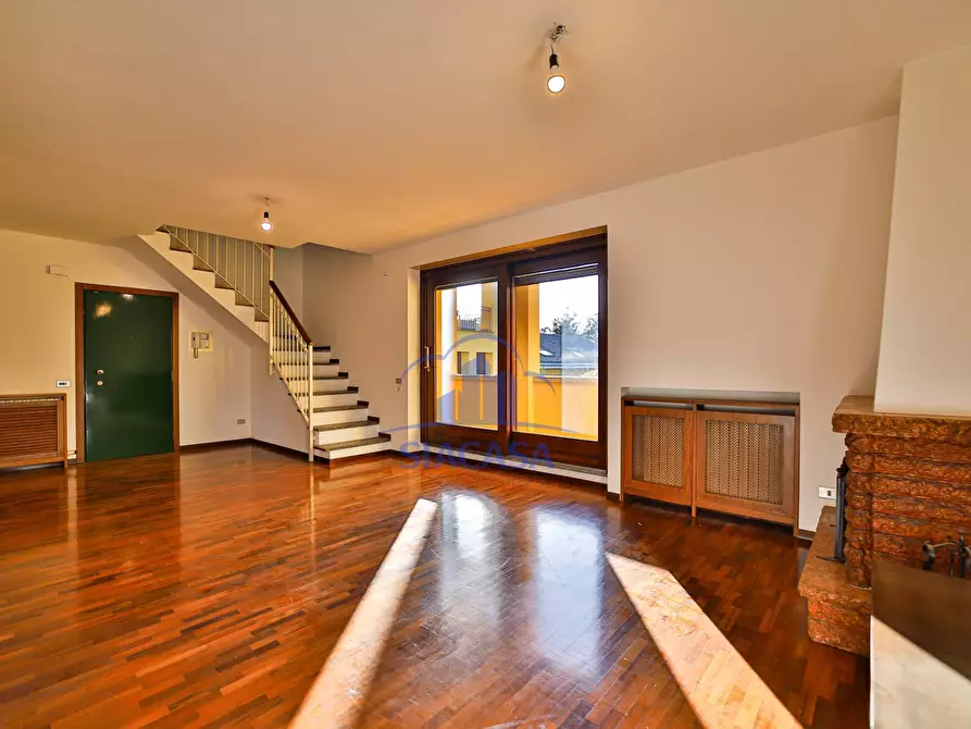 Immagine 23 di Appartamento in vendita  in Ugo Foscolo a Lesmo