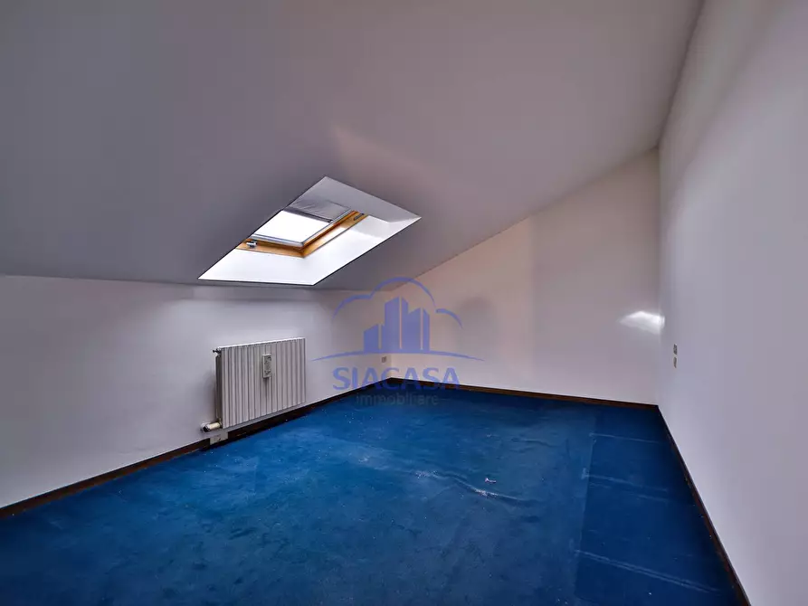 Immagine 27 di Appartamento in vendita  in Ugo Foscolo a Lesmo