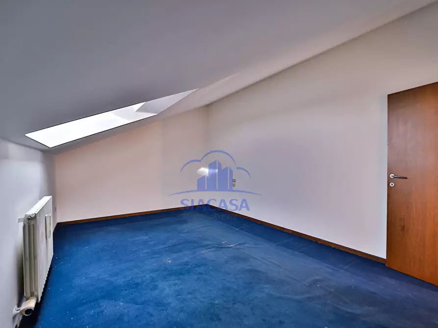 Immagine 29 di Appartamento in vendita  in Ugo Foscolo a Lesmo