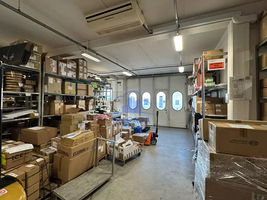 Immagine 10 di Capannone industriale in affitto  a Masate