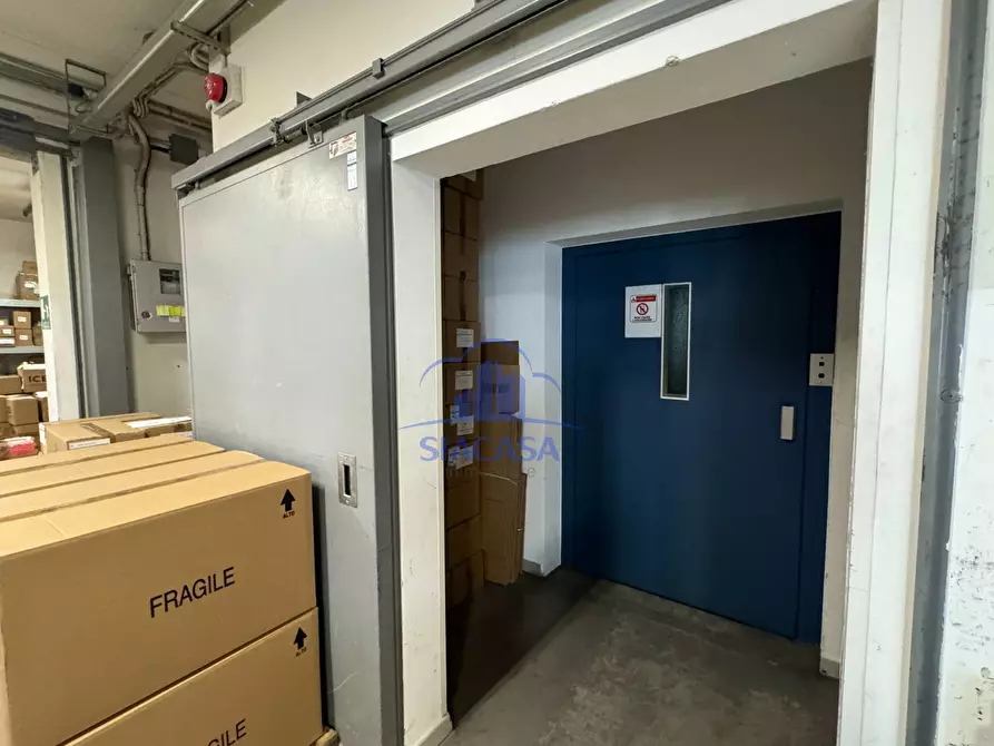 Immagine 11 di Capannone industriale in affitto  a Masate