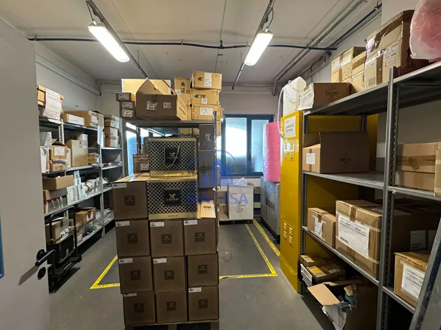 Immagine 12 di Capannone industriale in affitto  a Masate