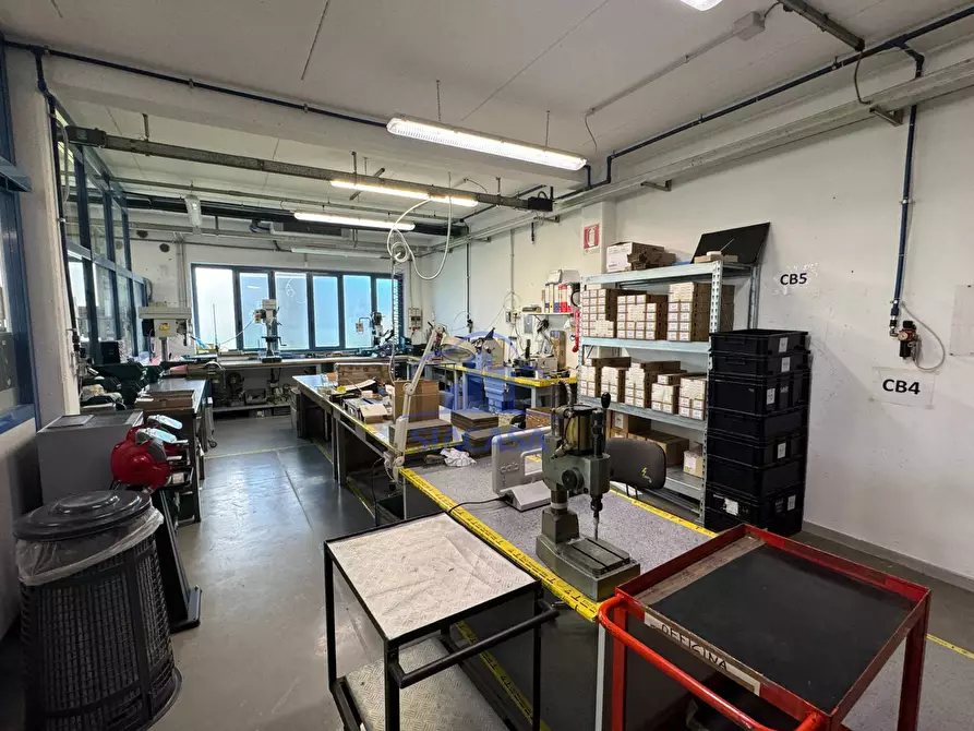 Immagine 14 di Capannone industriale in affitto  a Masate