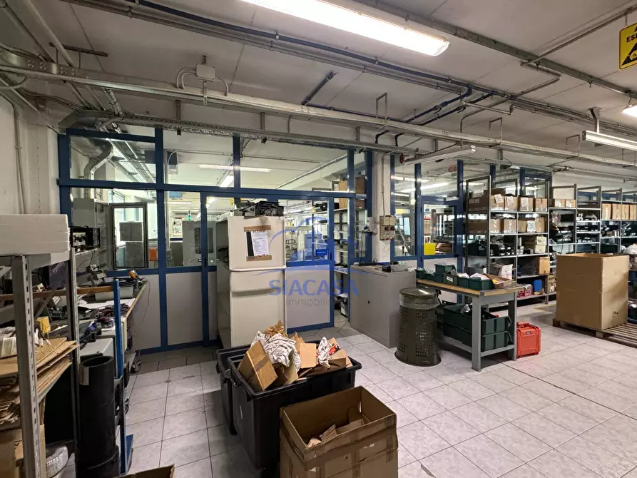 Immagine 17 di Capannone industriale in affitto  a Masate