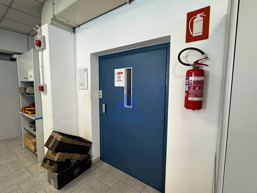 Immagine 27 di Capannone industriale in affitto  a Masate