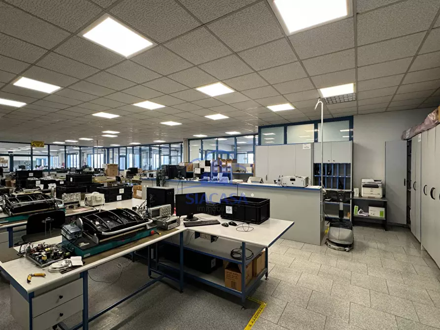 Immagine 28 di Capannone industriale in affitto  a Masate