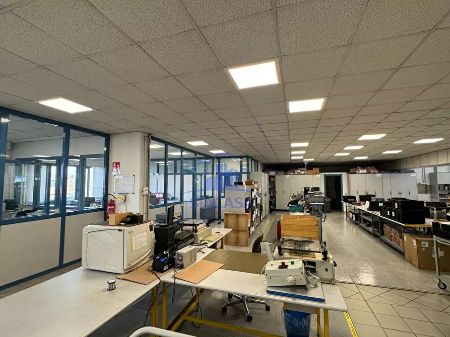 Immagine 29 di Capannone industriale in affitto  a Masate