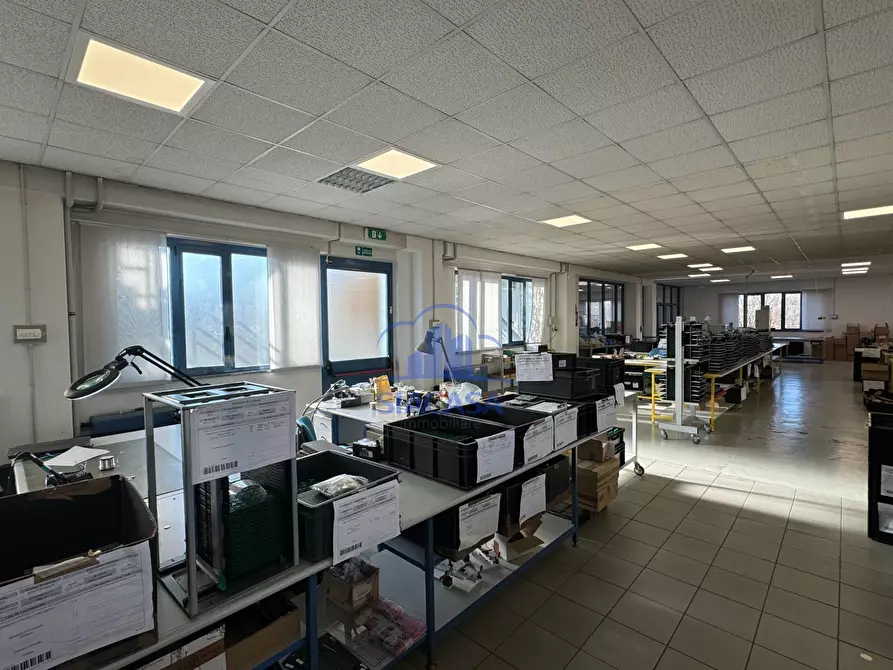 Immagine 30 di Capannone industriale in affitto  a Masate