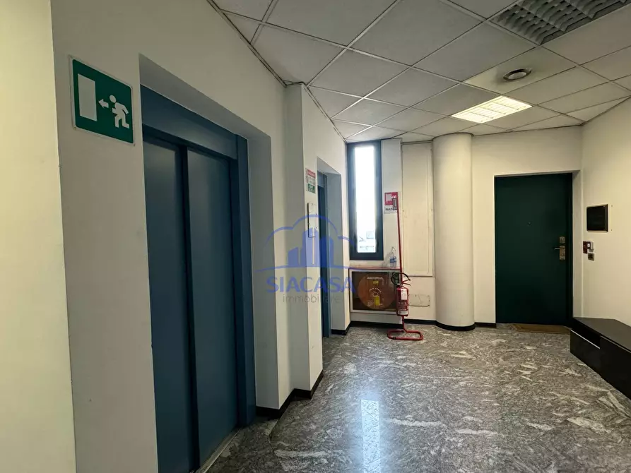 Immagine 8 di Ufficio in vendita  a Cinisello Balsamo
