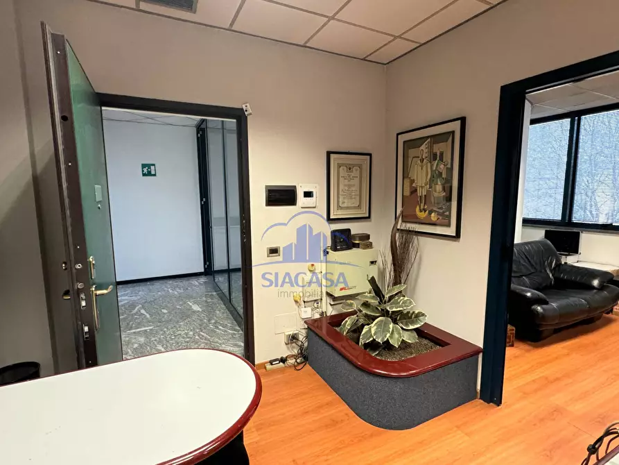 Immagine 9 di Ufficio in vendita  a Cinisello Balsamo