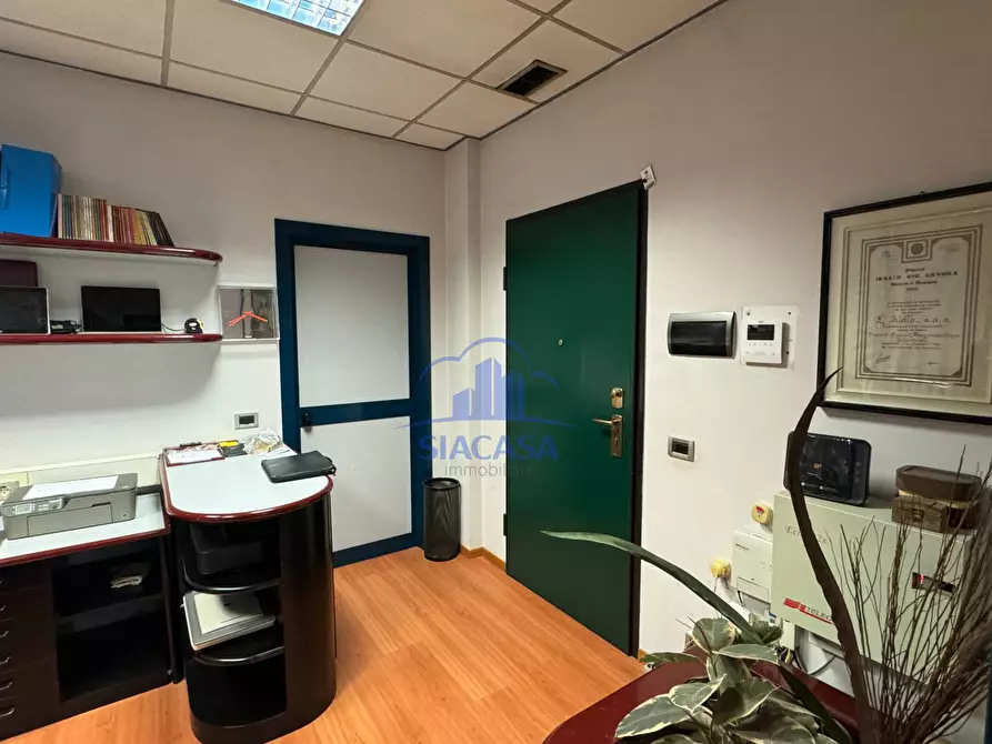 Immagine 13 di Ufficio in vendita  a Cinisello Balsamo