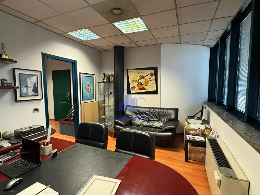 Immagine 17 di Ufficio in vendita  a Cinisello Balsamo