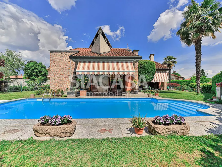 Immagine 1 di Villa in vendita  in via Salvador Allende a Bernareggio