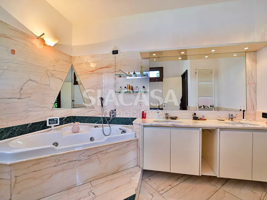 Immagine 23 di Villa in vendita  in via Salvador Allende a Bernareggio