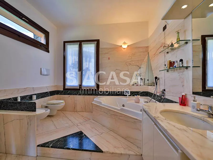 Immagine 24 di Villa in vendita  in via Salvador Allende a Bernareggio