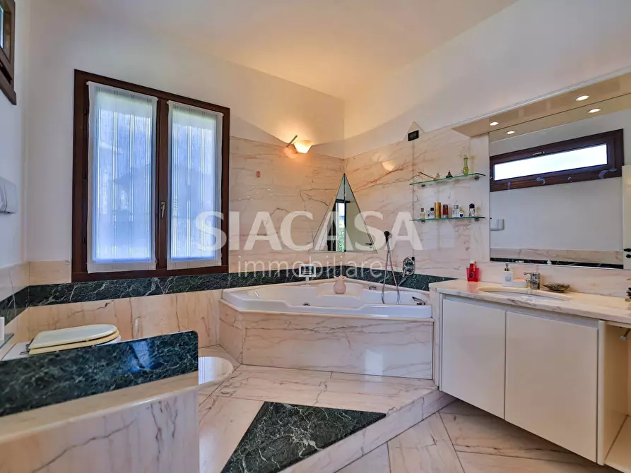 Immagine 26 di Villa in vendita  in via Salvador Allende a Bernareggio