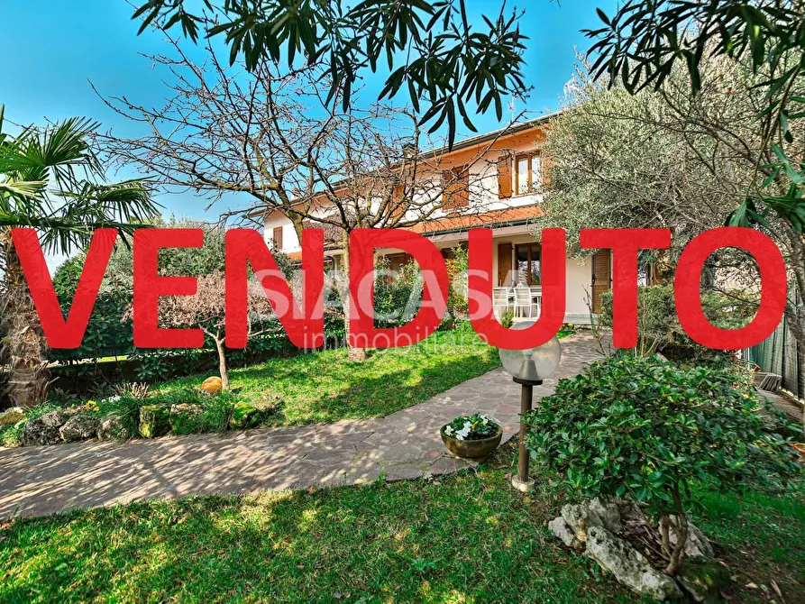 Immagine 1 di Villa in vendita  in via Bachelet a Bernareggio