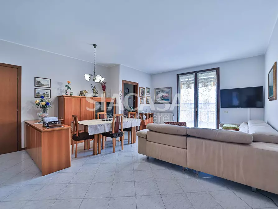 Immagine 3 di Appartamento in vendita  in via Indipendenza a Mezzago