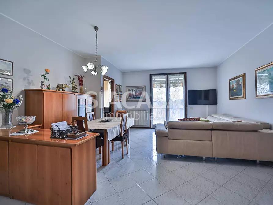 Immagine 5 di Appartamento in vendita  in via Indipendenza a Mezzago