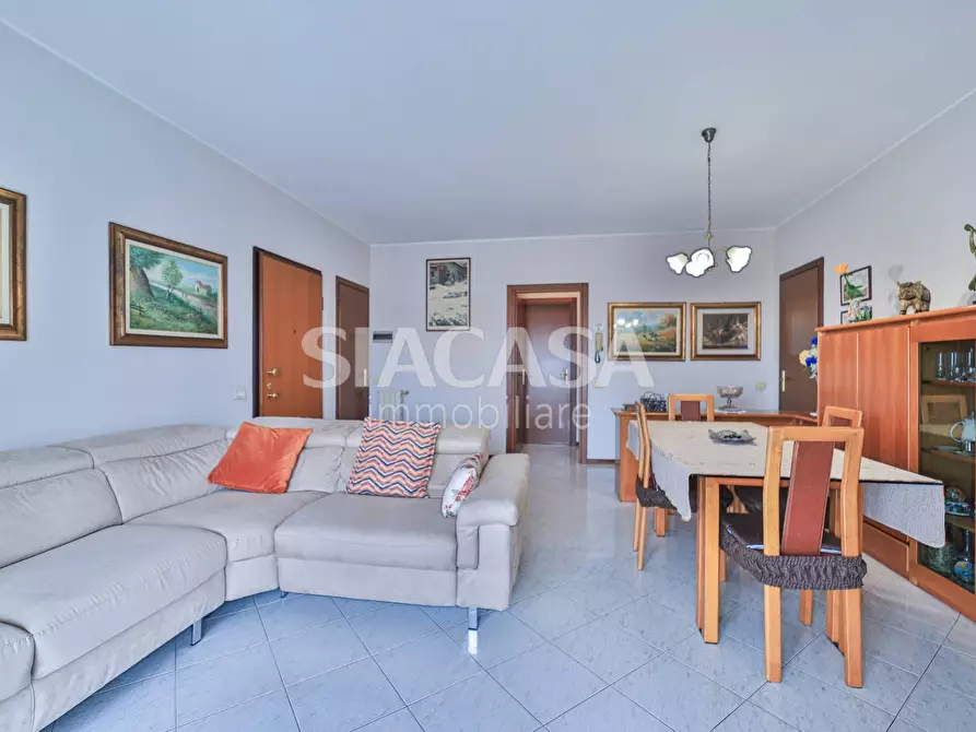 Immagine 7 di Appartamento in vendita  in via Indipendenza a Mezzago