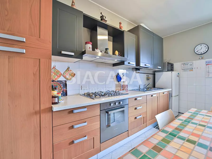 Immagine 13 di Appartamento in vendita  in via Indipendenza a Mezzago