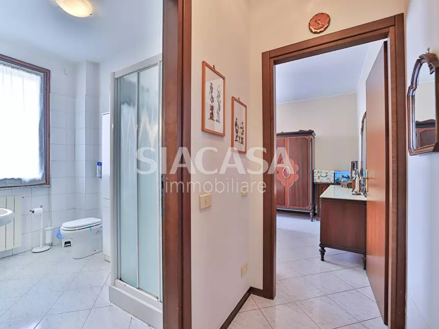 Immagine 25 di Appartamento in vendita  in via Indipendenza a Mezzago