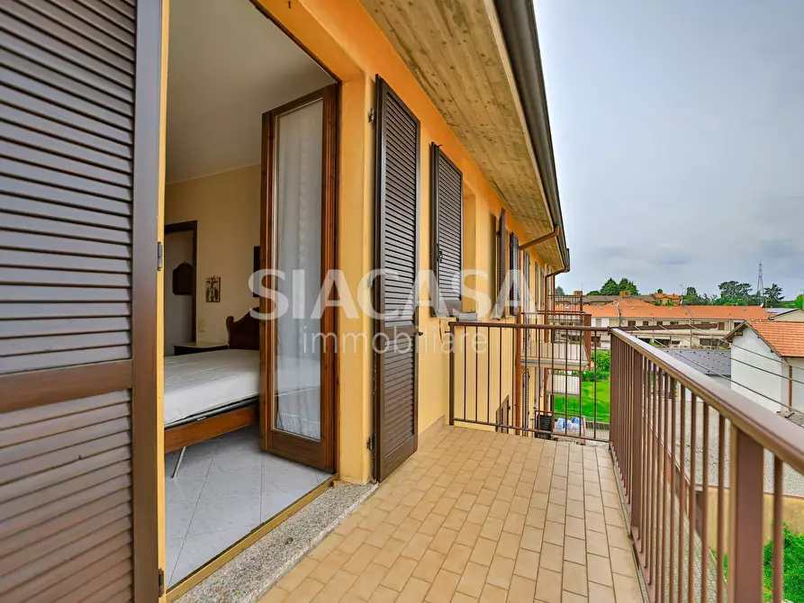 Immagine 28 di Appartamento in vendita  in via Indipendenza a Mezzago