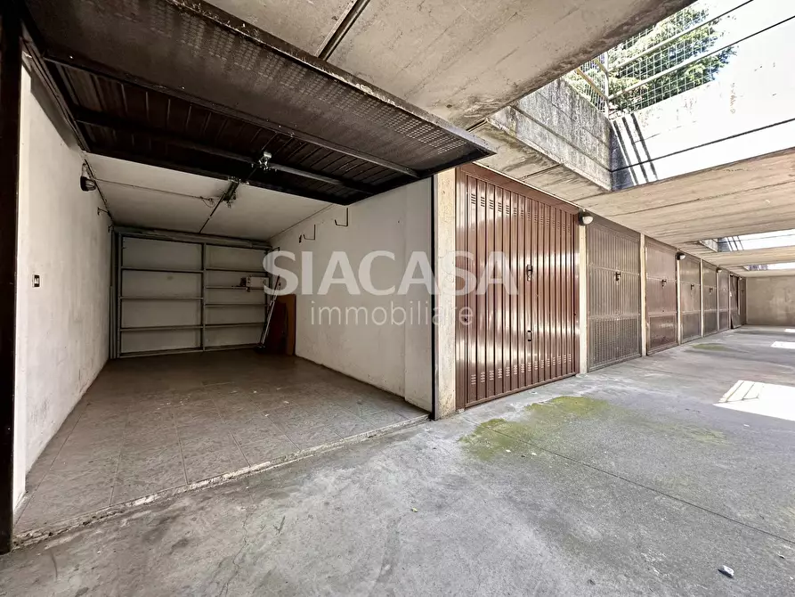 Immagine 12 di Box auto in vendita  in via Cristo Risorto a Cassano D'adda