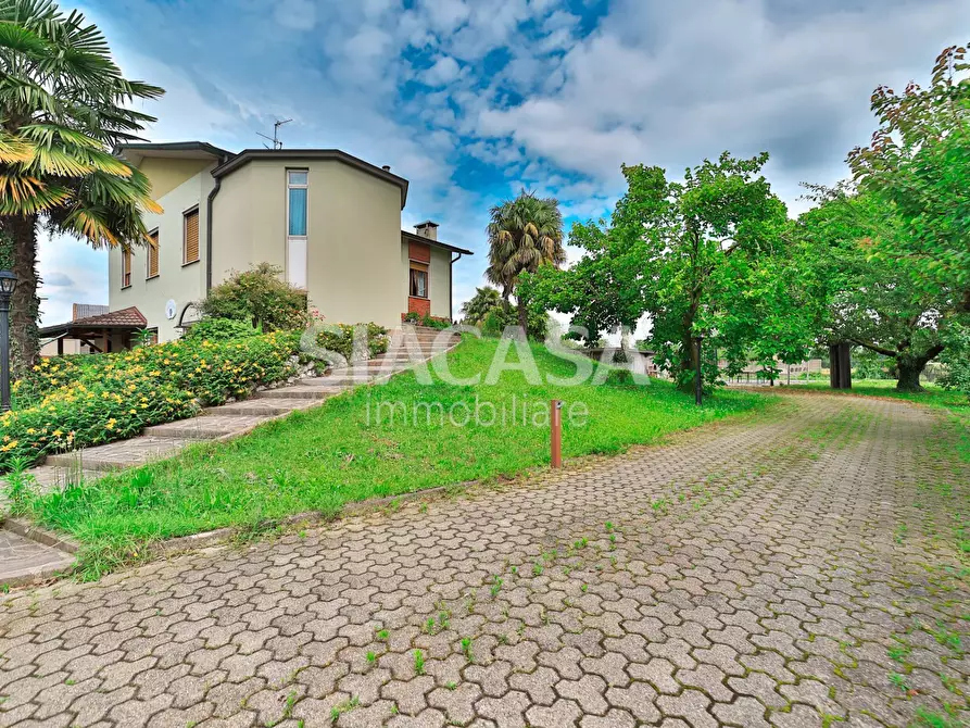 Immagine 1 di Villa in vendita  in via Mascagni a Cornate D'adda