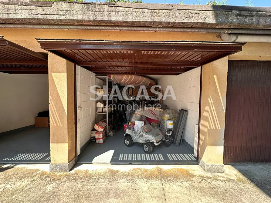 Immagine 3 di Box auto in vendita  in via Canova a Agrate Brianza