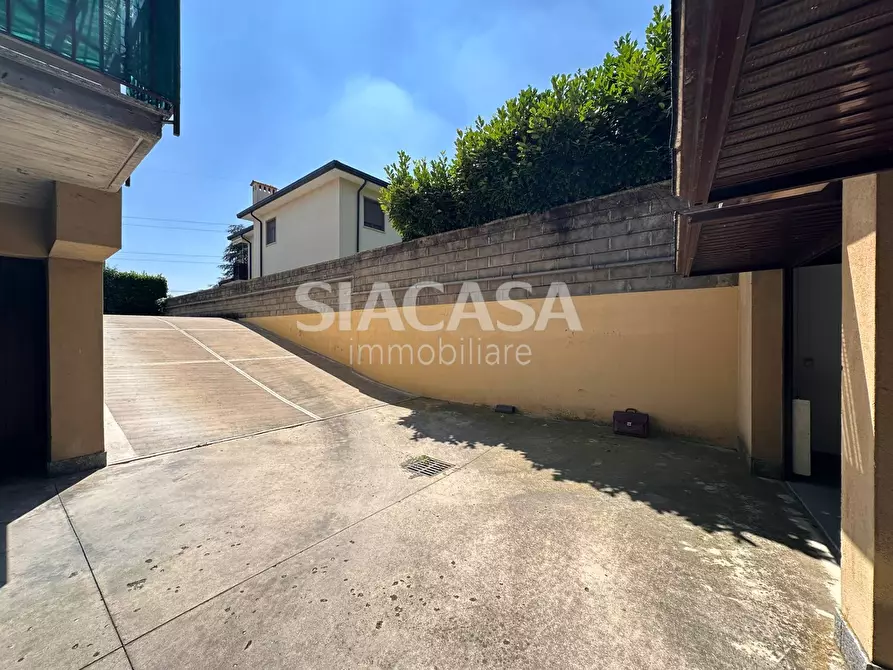 Immagine 9 di Box auto in vendita  in via Canova a Agrate Brianza