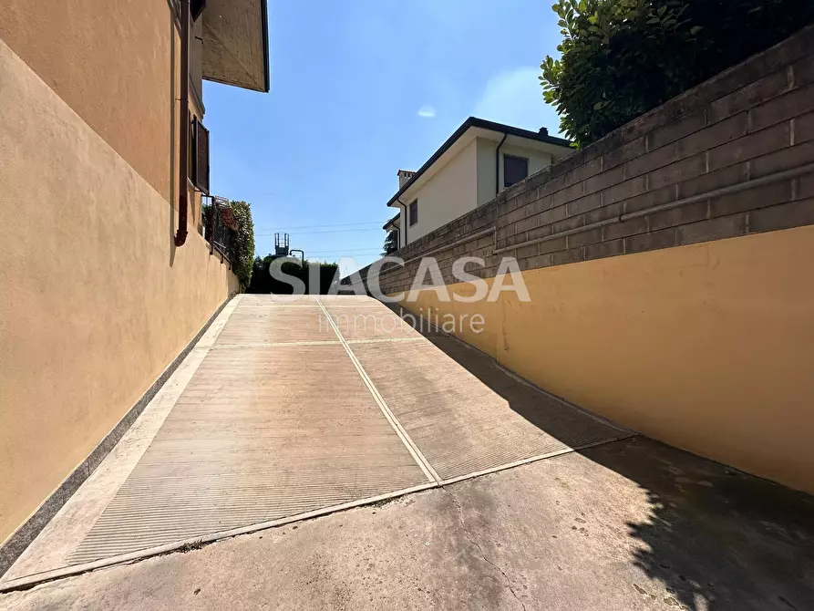 Immagine 10 di Box auto in vendita  in via Canova a Agrate Brianza